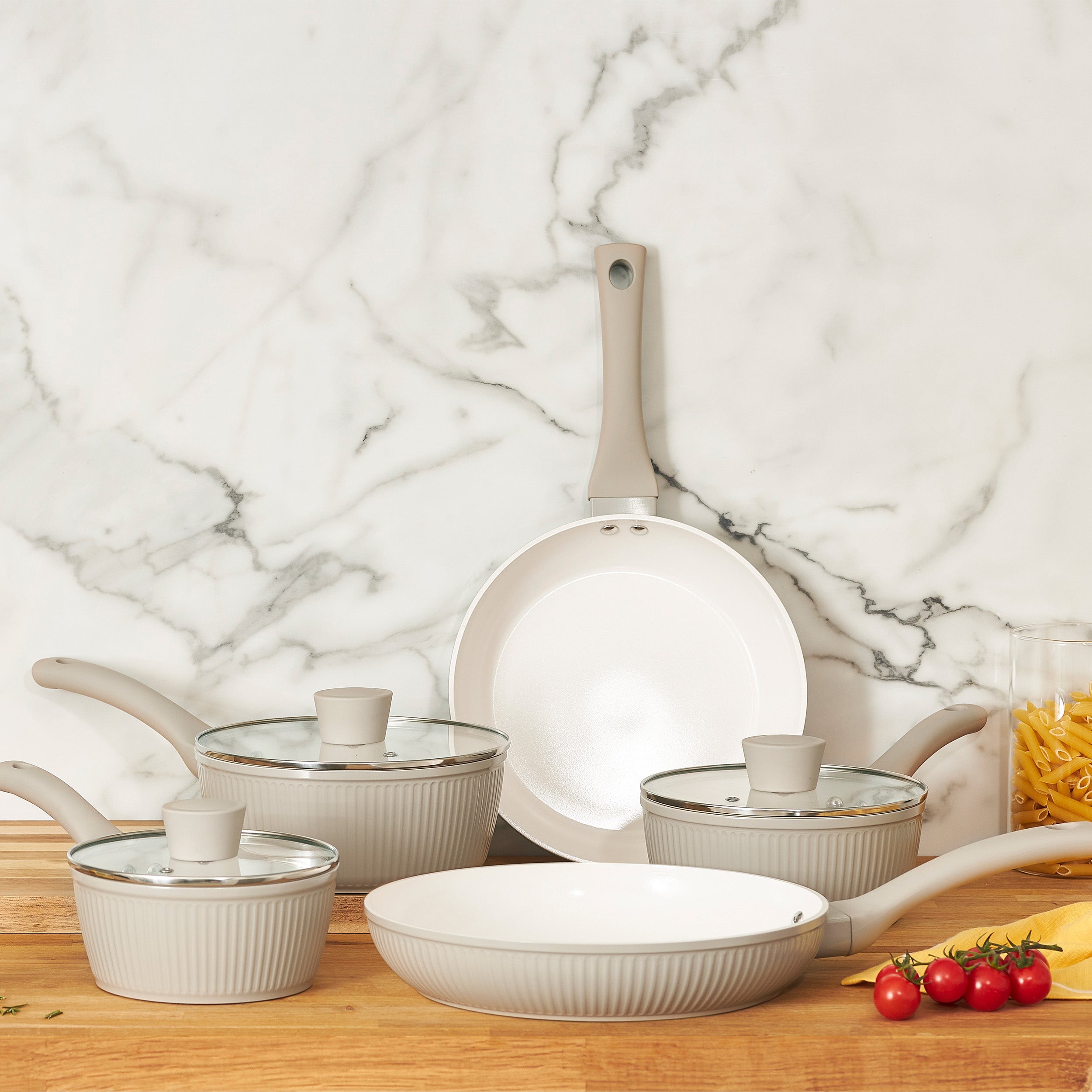 Batterie de cuisine 5 pièces (casseroles de 16, 18 et 20 cm et poêles de 24 et 28 cm)